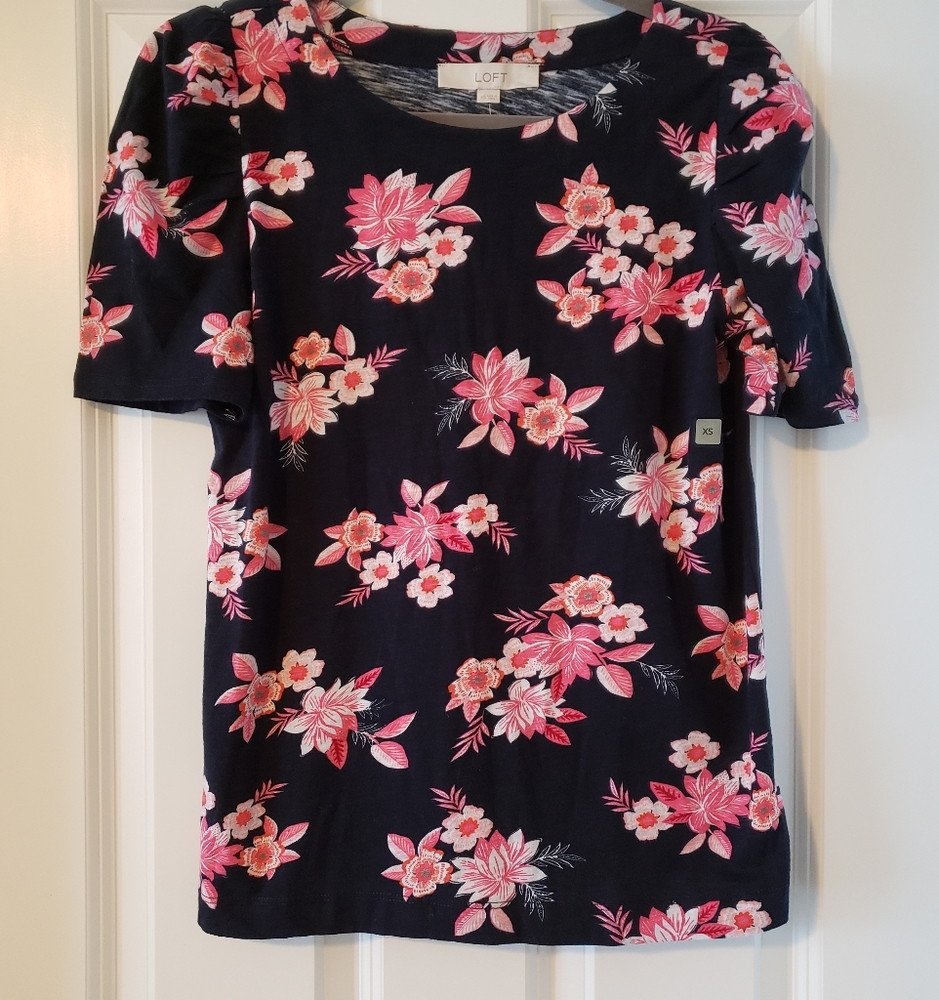 NWT LOFT Puff Sleeve Top